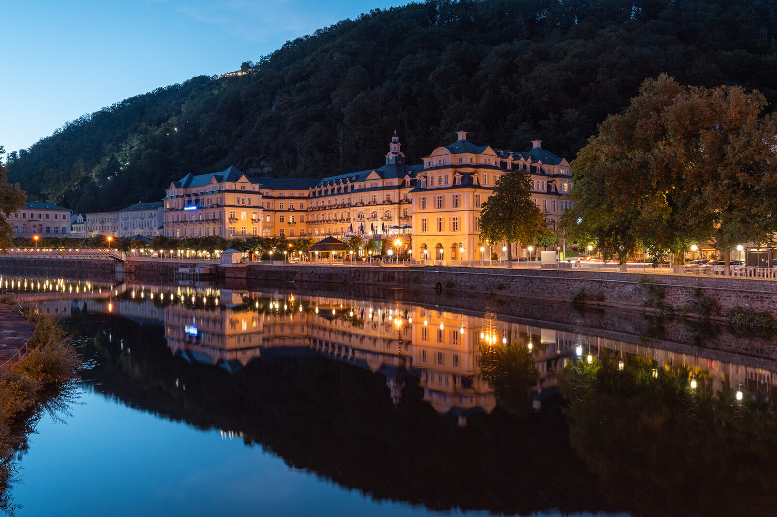 Häckers Grand Hotel Bad Ems am Abend an der Lahn
