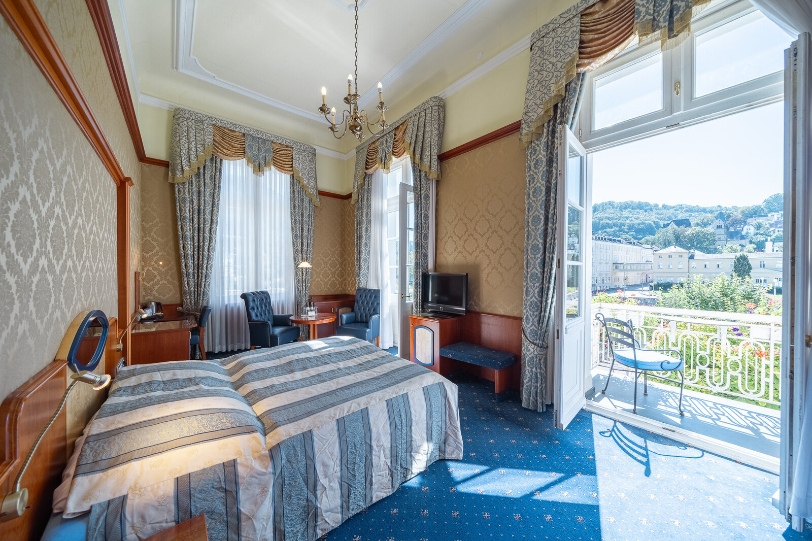 Zimmer mit Balkon und Blick über Bad Ems